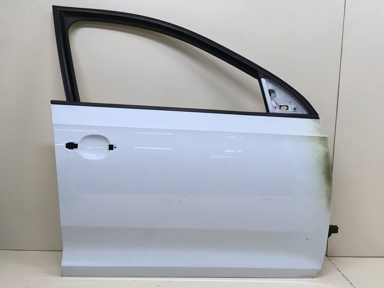 Дверь передняя правая Skoda Rapid 2012-2020 Дверь передняя правая Skoda Rapid 2012-2020