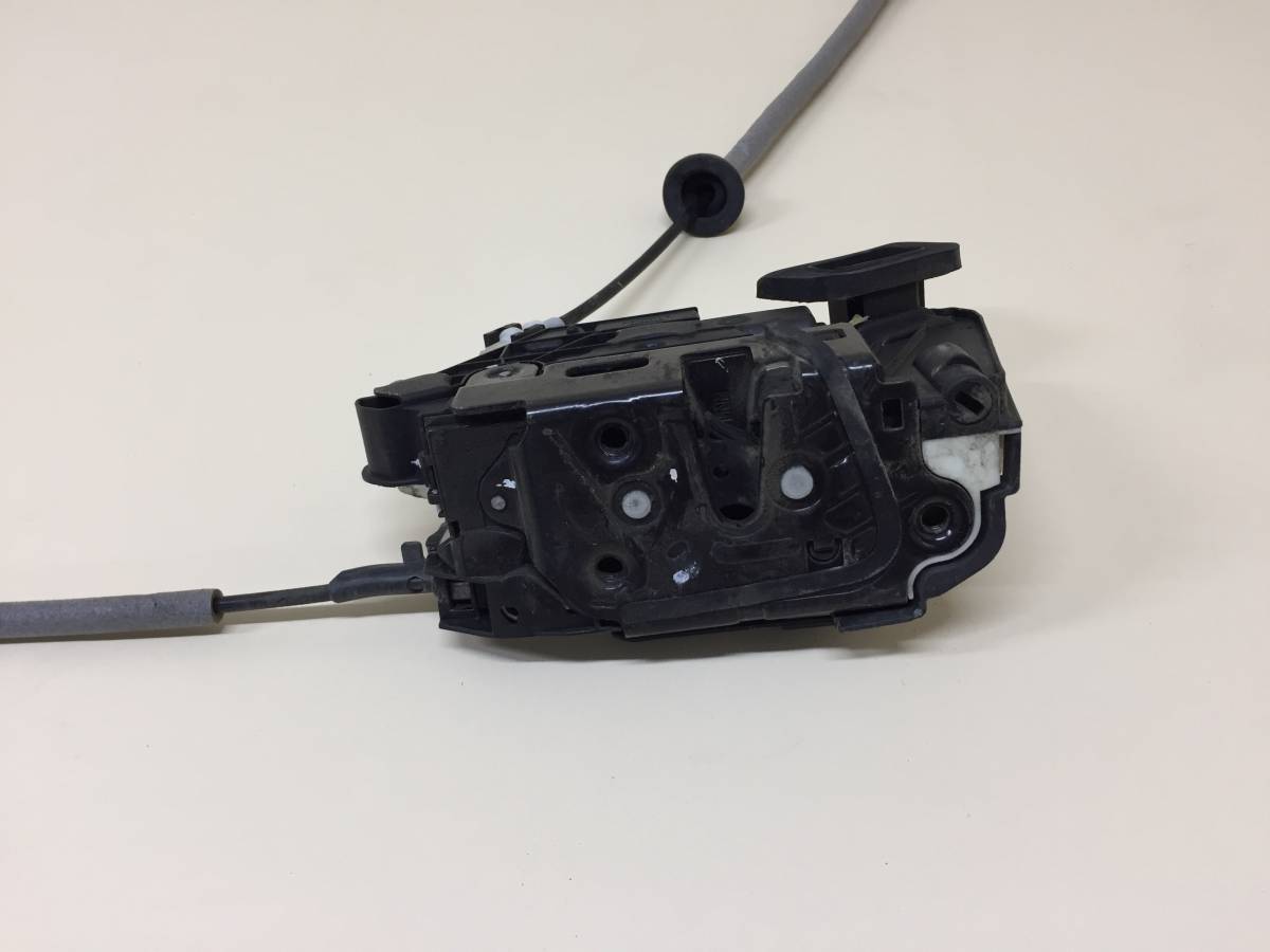 Замок двери передней правой Volkswagen Polo (MK5) 2011-2020