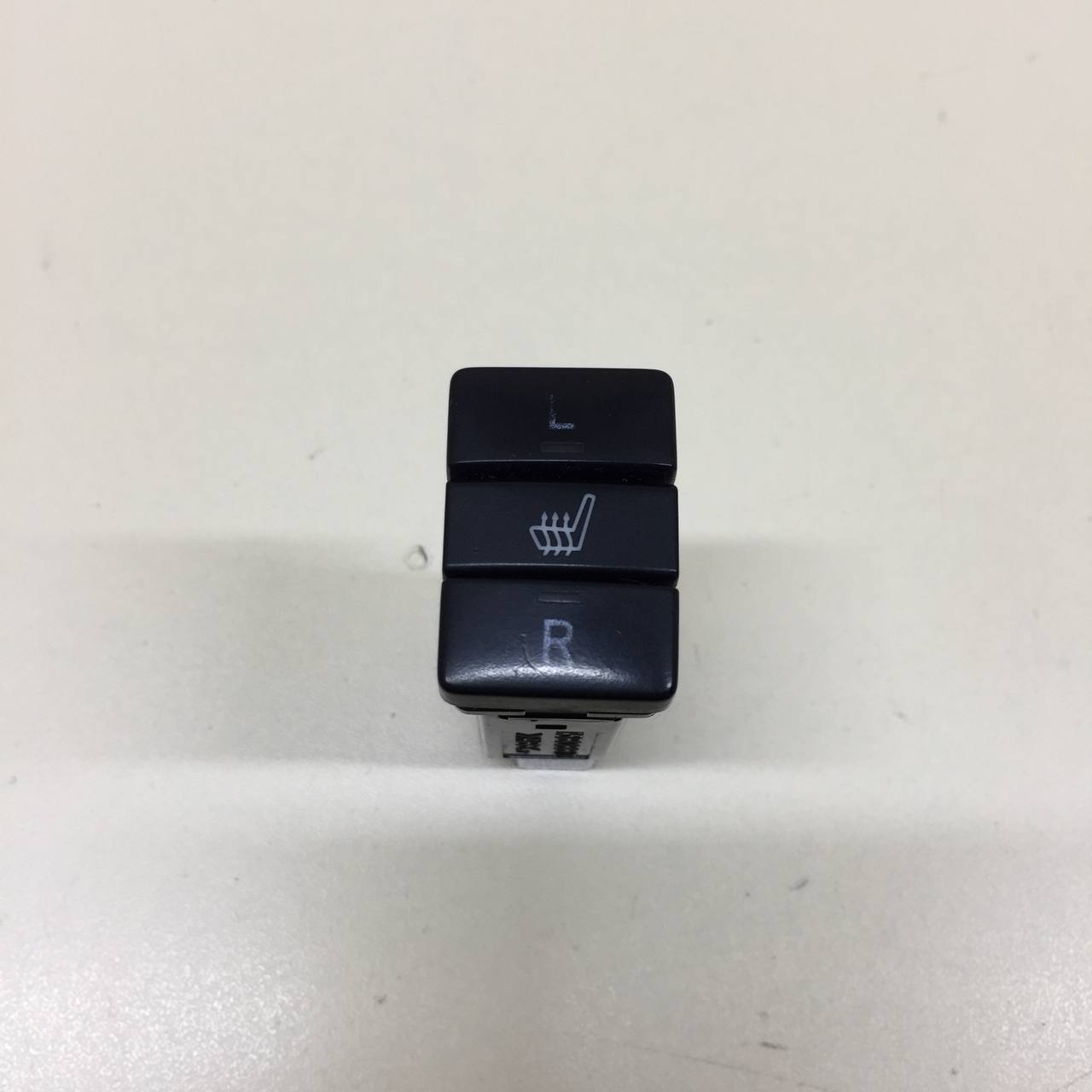 Кнопка обогрева сидений Toyota Rav 4 (A30) 2006-2013 Кнопка обогрева сидений Toyota Rav 4 (A30) 2006-2013