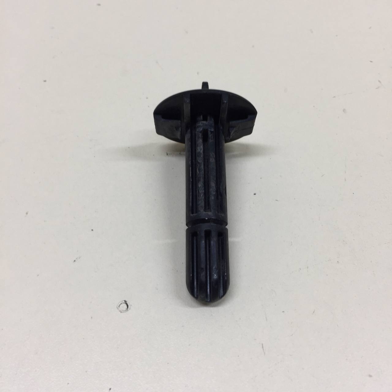 Кронштейн радиатора Renault Sandero Stepway (5S) 2014-2022