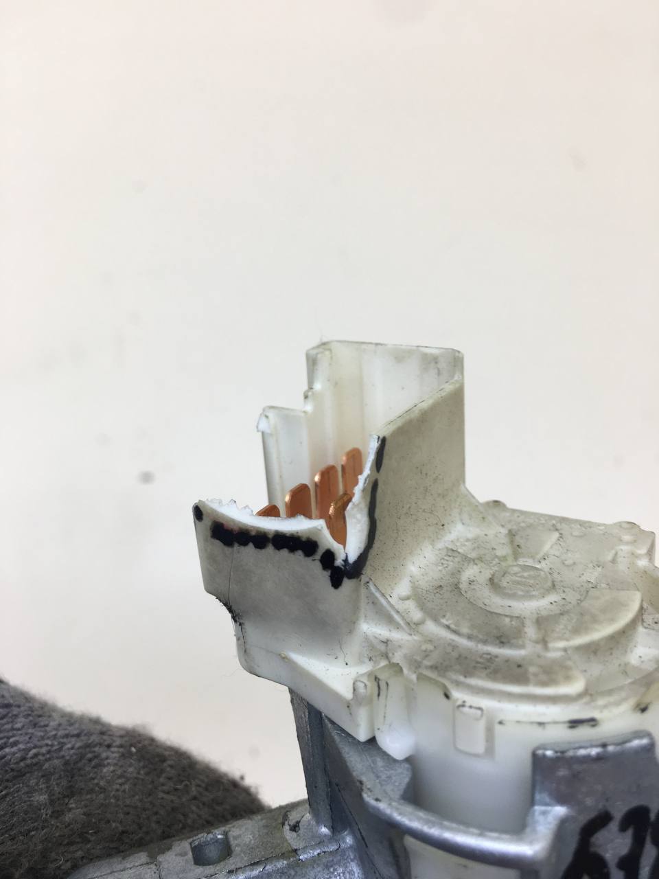 Замок зажигания Toyota Hilux (AN10,AN20,AN30) 2011-2015