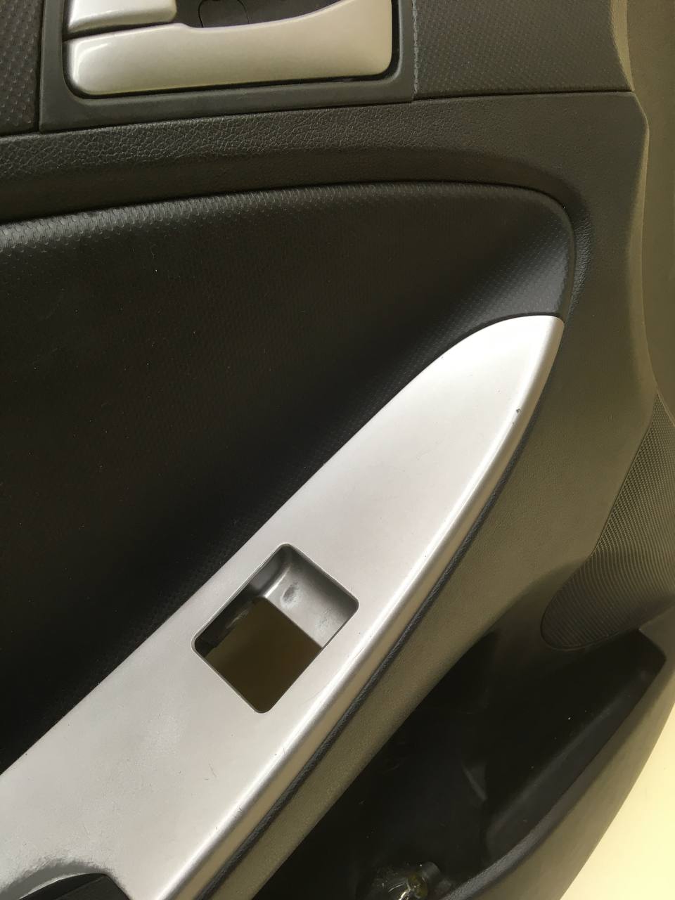 Обшивка двери передней левой Hyundai Solaris (RB) 2010-2017 Обшивка двери передней левой Hyundai Solaris (RB) 2010-2017