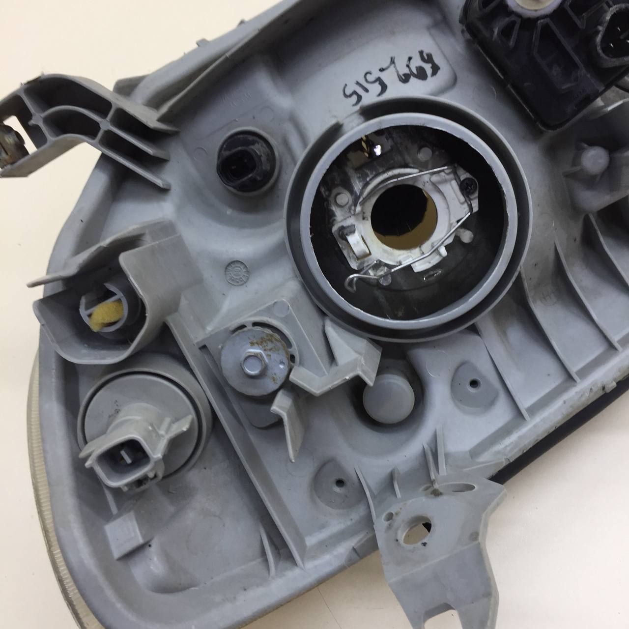 Фара правая Toyota Corolla E120 2001-2007