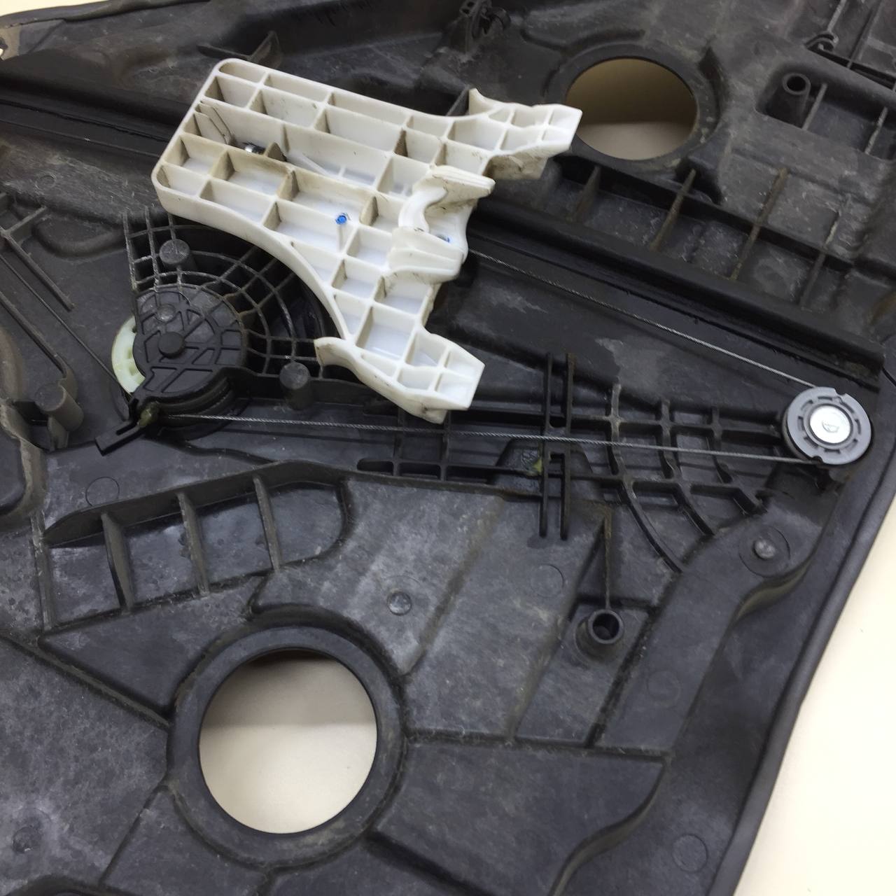 Стеклоподъемник электр. задний правый Hyundai Elantra (CN7) 2020>