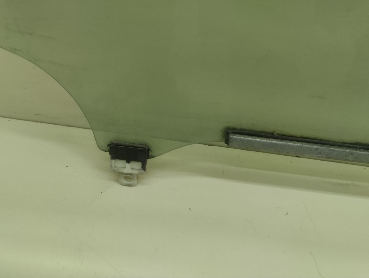Стекло двери передней левой Toyota Auris (E150) 2006-2012