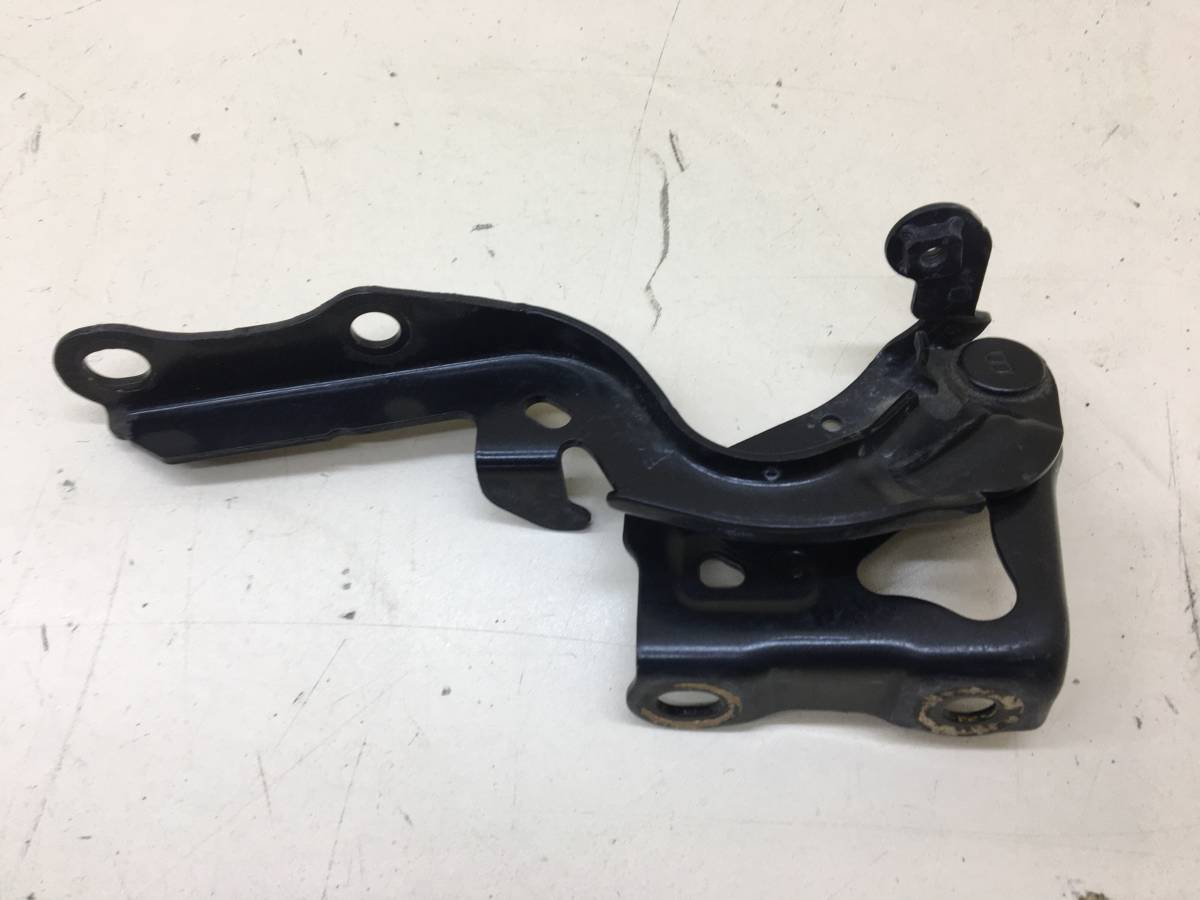 Петля капота правая Lexus NX 200 (Z10) 2014-2021