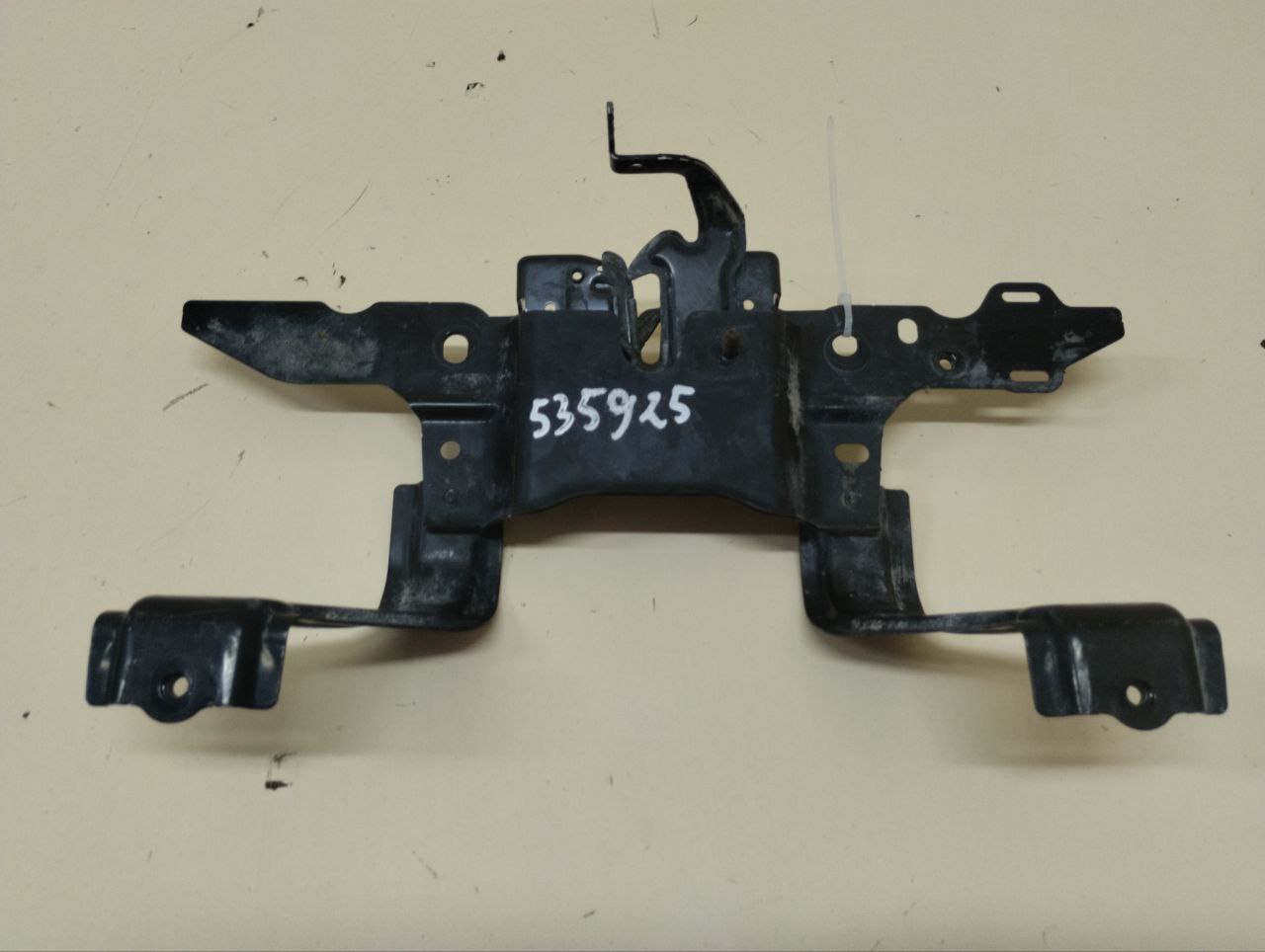 Замок капота Mazda Mazda 3 (BM) 2013-2016 Замок капота Mazda Mazda 3 (BM) 2013-2016