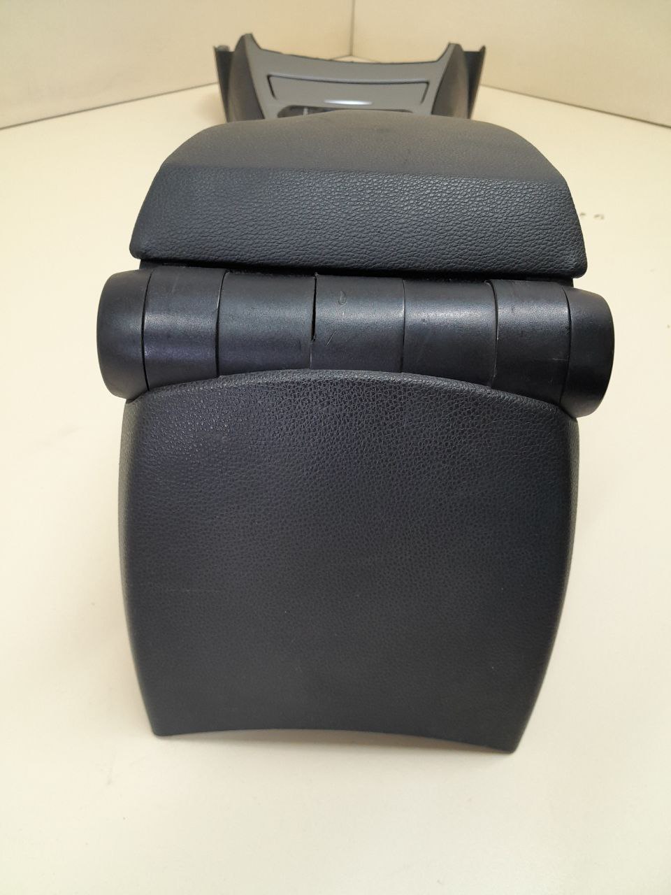 Консоль центральная BMW 1-series E87/E81 2004-2011