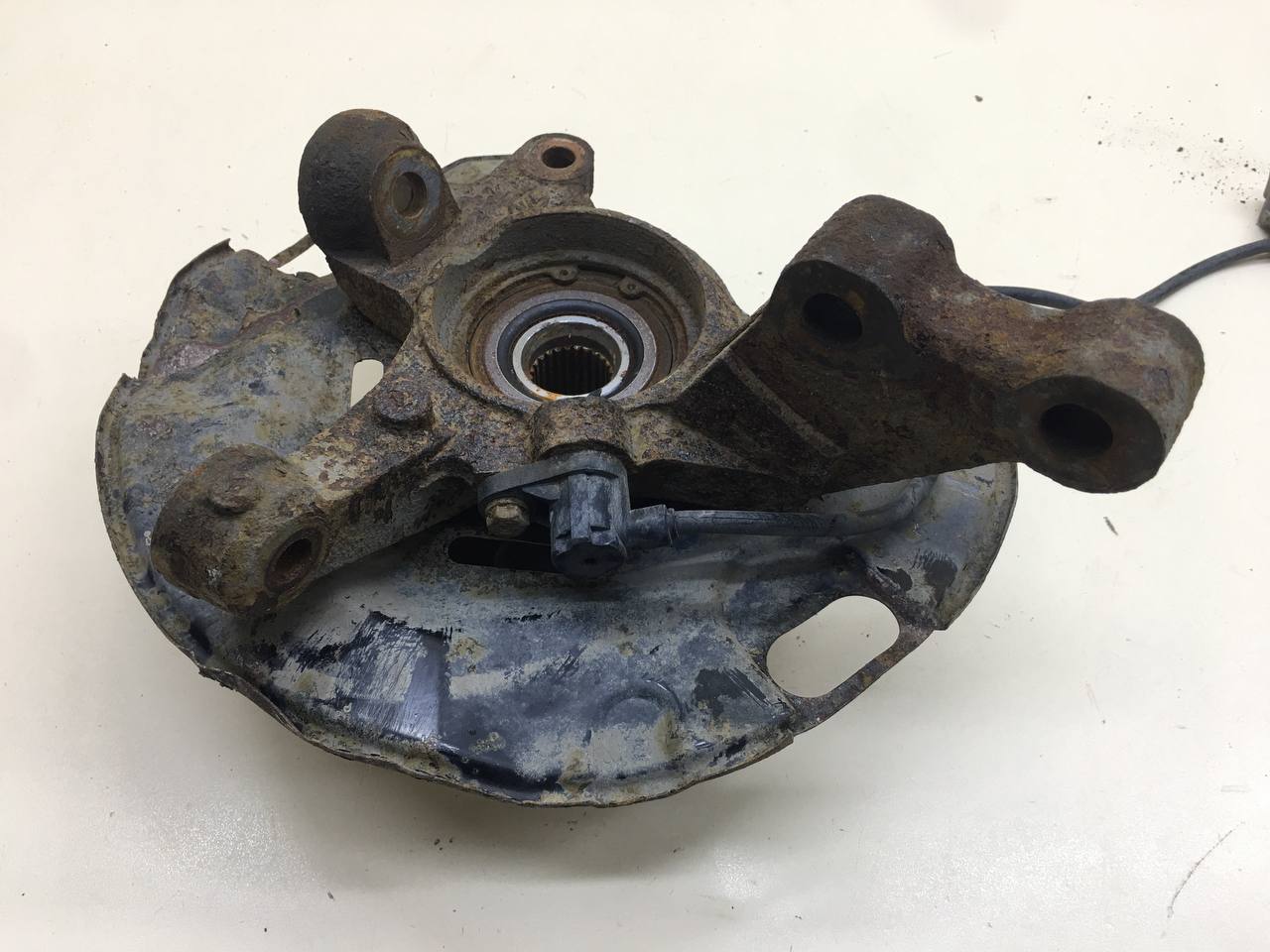 Кулак поворотный передний правый Lifan Solano 1 2008-2016