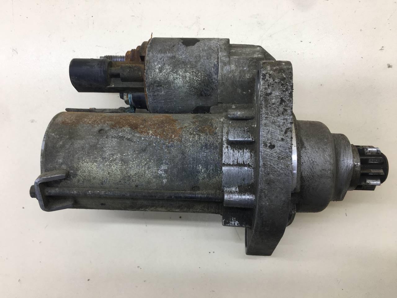 Стартер Volkswagen Tiguan (5N1) 2007-2011 Стартер Volkswagen Tiguan (5N1) 2007-2011