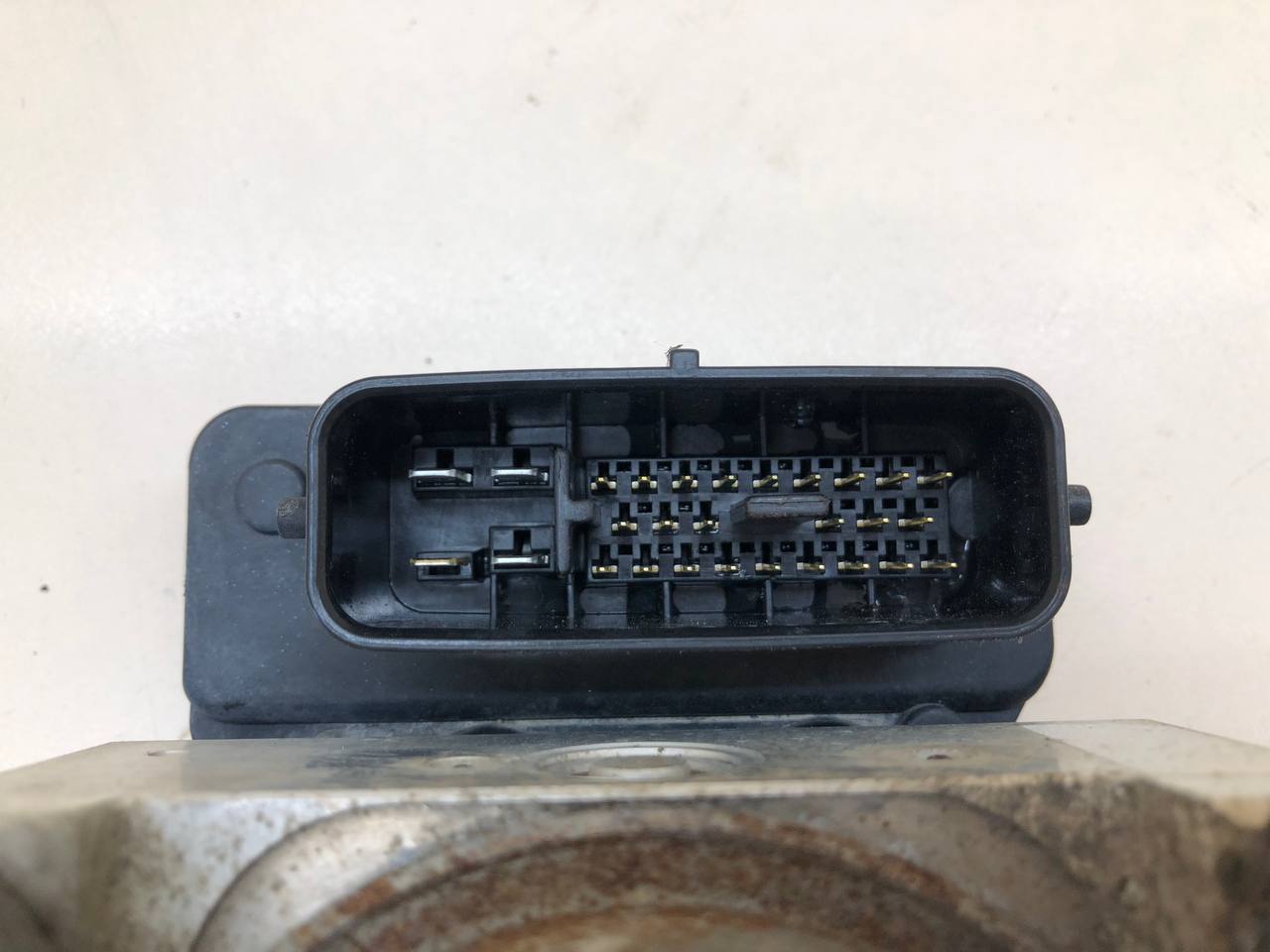 Блок ABS (насос) Mitsubishi Lancer 9  (CS/Classic) 2000-2011