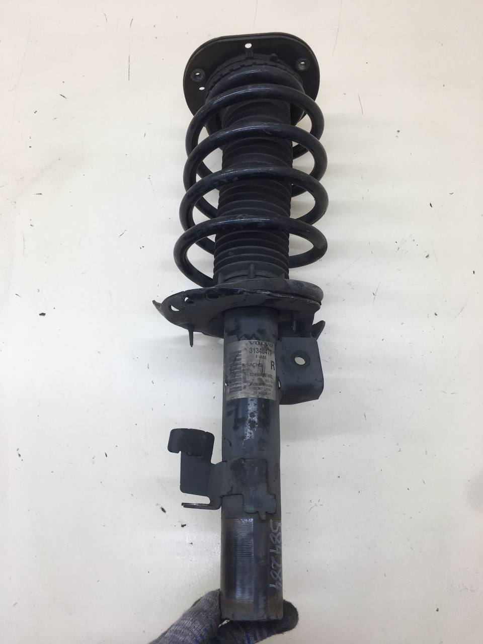 Амортизатор передний правый Volvo XC60 2008-2017