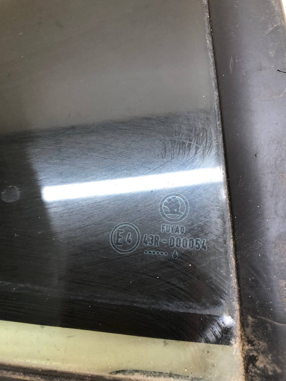 Стекло двери задней правой (форточка) Skoda Rapid 2012-2020