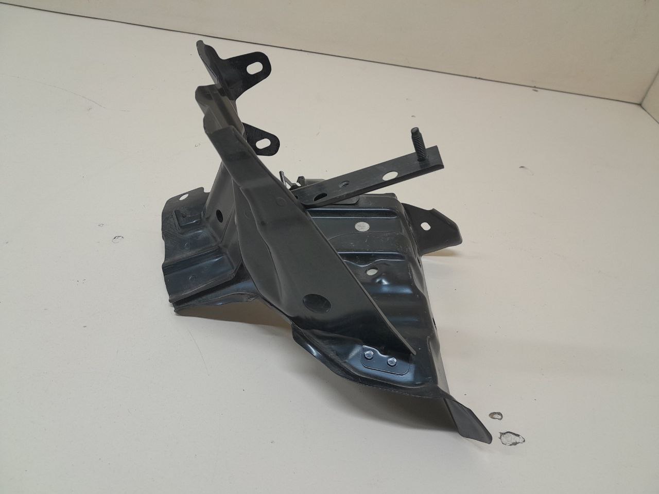 Кронштейн крепления крыла Subaru Outback (BR/B14) 2009-2014 Кронштейн крепления крыла Subaru Outback (BR/B14) 2009-2014