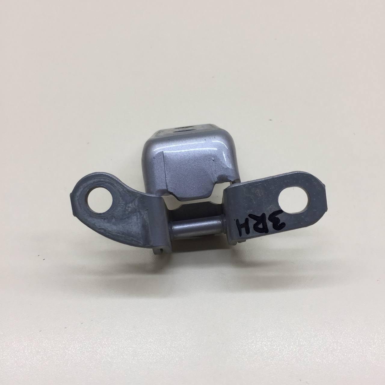Петля двери задней правой нижняя Toyota Rav 4 (XA40) 2013-2019 Петля двери задней правой нижняя Toyota Rav 4 (XA40) 2013-2019