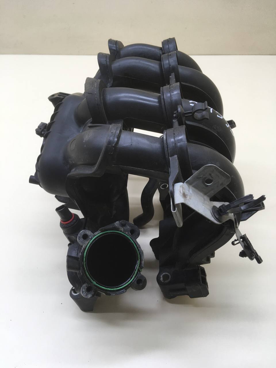 Коллектор впускной Ford Focus 3 2011> Коллектор впускной Ford Focus 3 2011>