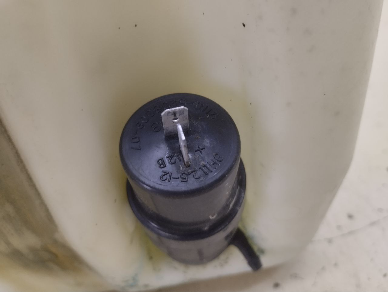 Бачок омывателя Chevrolet Niva 2009-2020