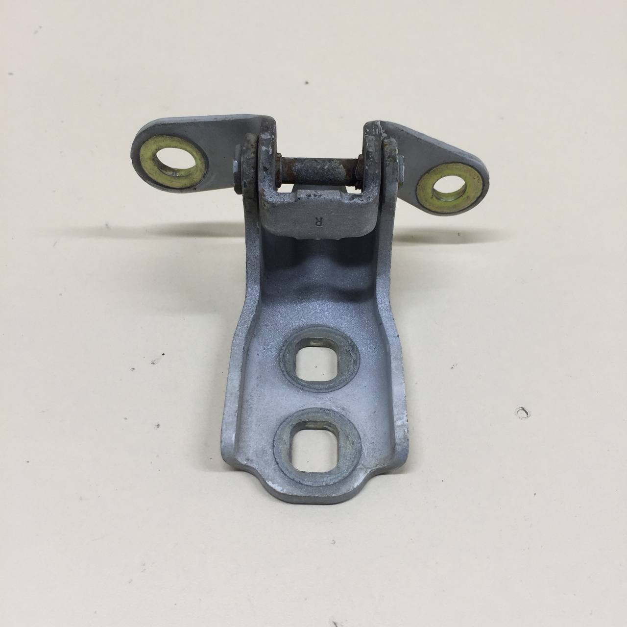 Петля двери передней правой верхняя Chevrolet Cobalt (T250) 2011-2015