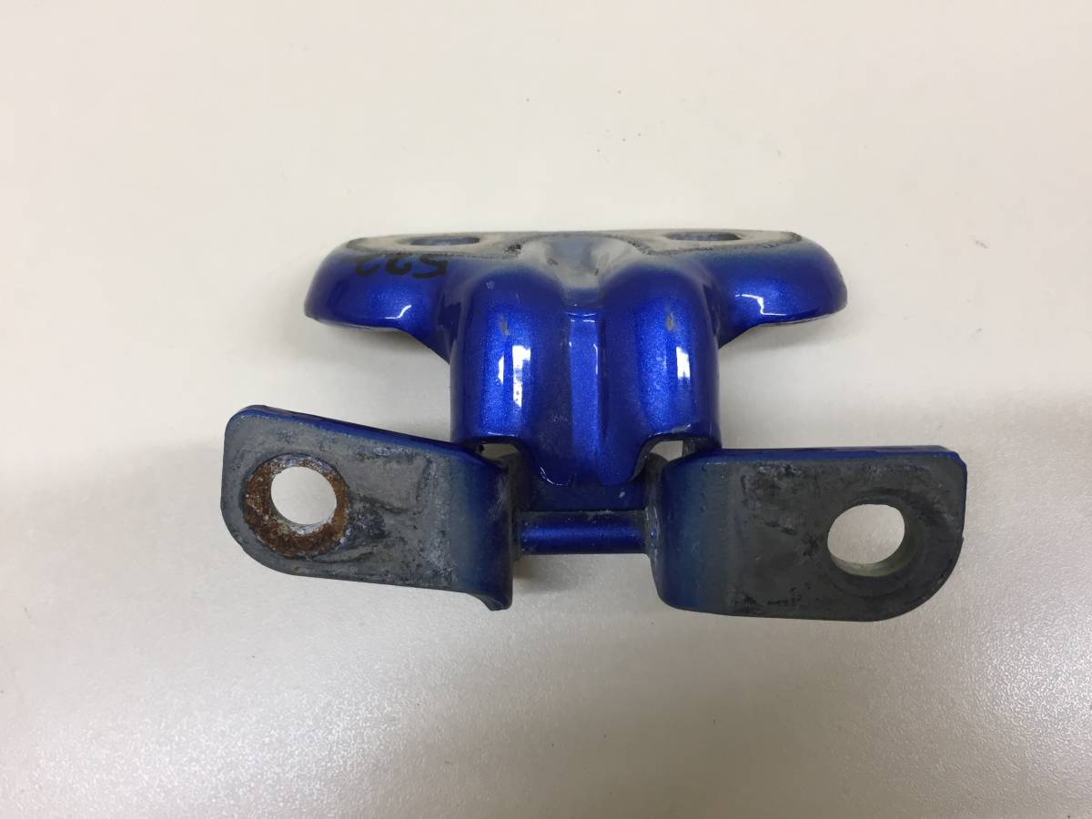 Петля двери передней правой нижняя Chevrolet Aveo T300 2011>