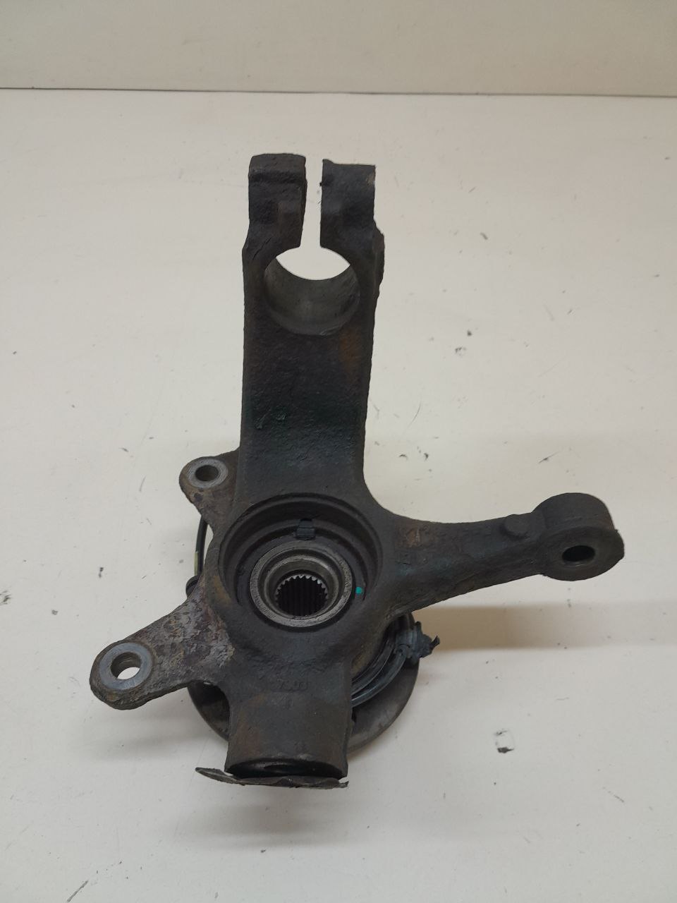 Кулак поворотный передний правый Peugeot 107 2006-2014