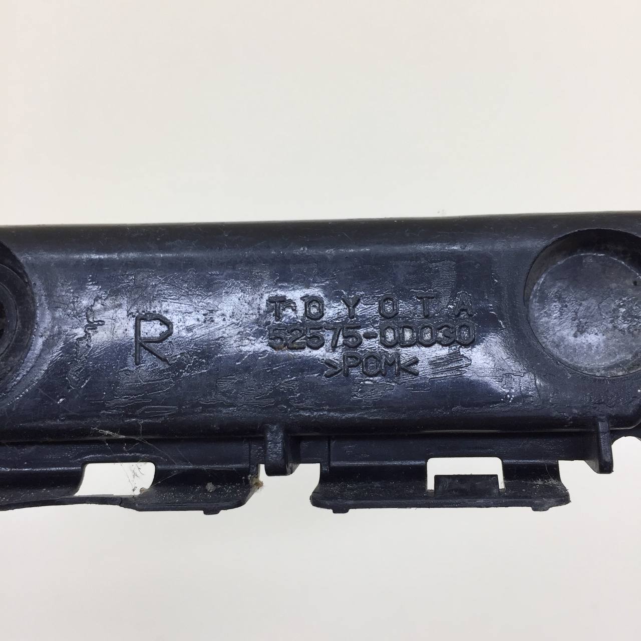 Кронштейн заднего бампера правый Toyota Yaris (P90) 2005-2011 Кронштейн заднего бампера правый Toyota Yaris (P90) 2005-2011