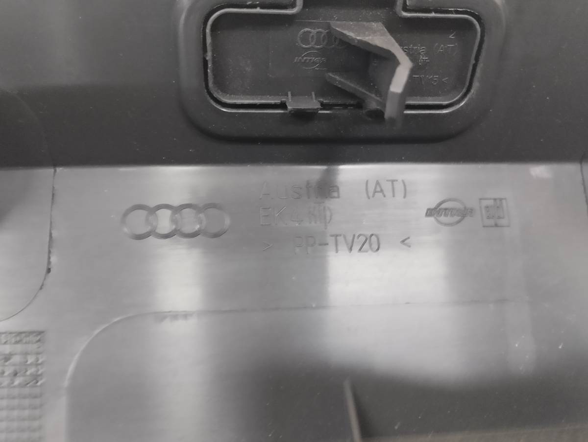 Обшивка двери багажника Audi Q7 (4L) 2005-2015 Обшивка двери багажника Audi Q7 (4L) 2005-2015