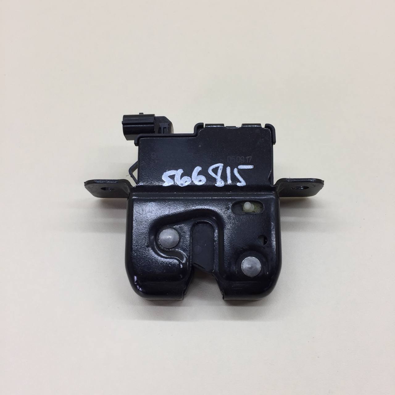 Замок багажника Renault Sandero Stepway (5S) 2014-2022