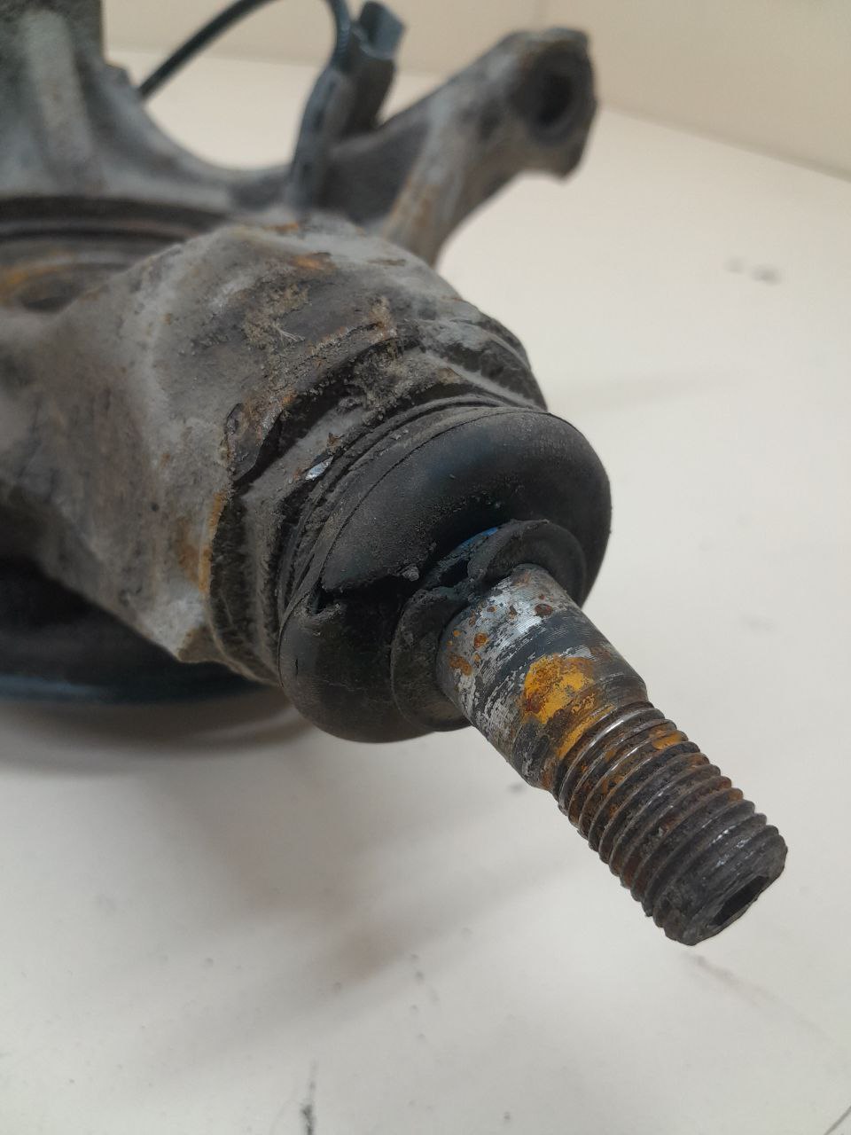 Кулак поворотный передний правый Citroen Grand C4 Picasso 2006-2014