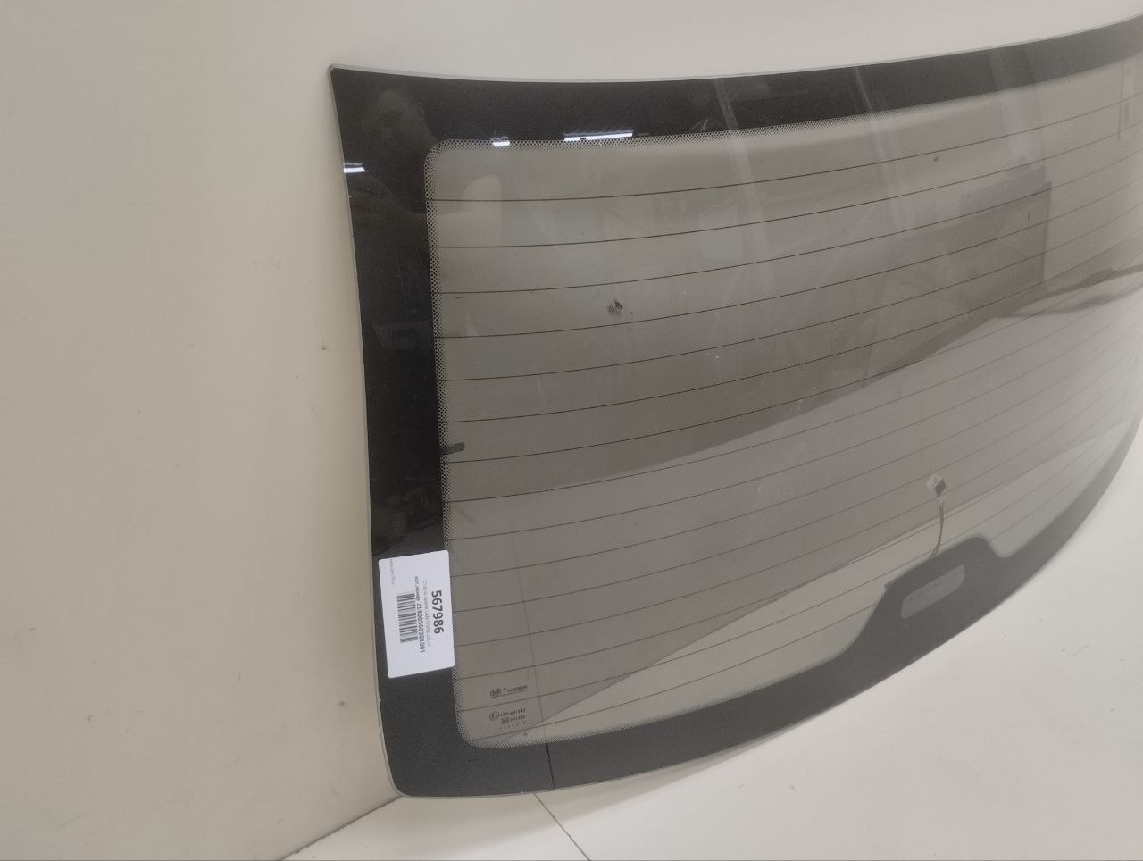 Стекло заднее Lada Granta 2011>