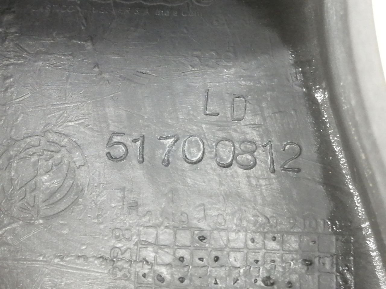 Кронштейн переднего бампера правый Fiat Albea 2002-2012