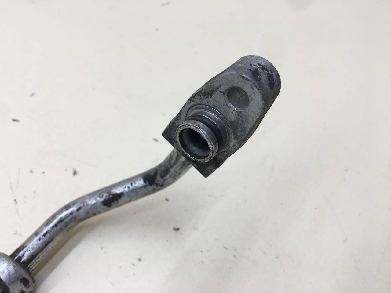 Трубка кондиционера Cadillac STS 2004-2011