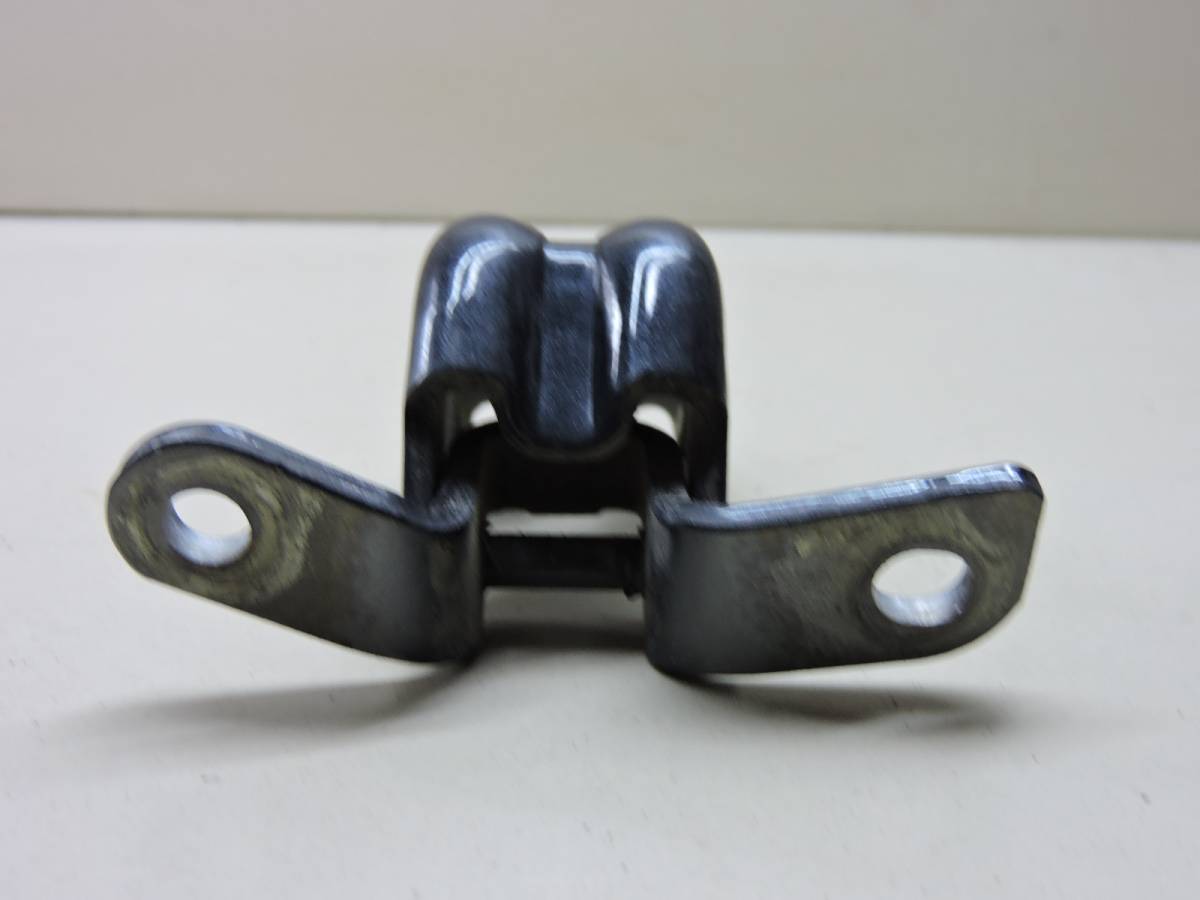 Петля двери задней правой нижняя Opel Astra J 2010-2017