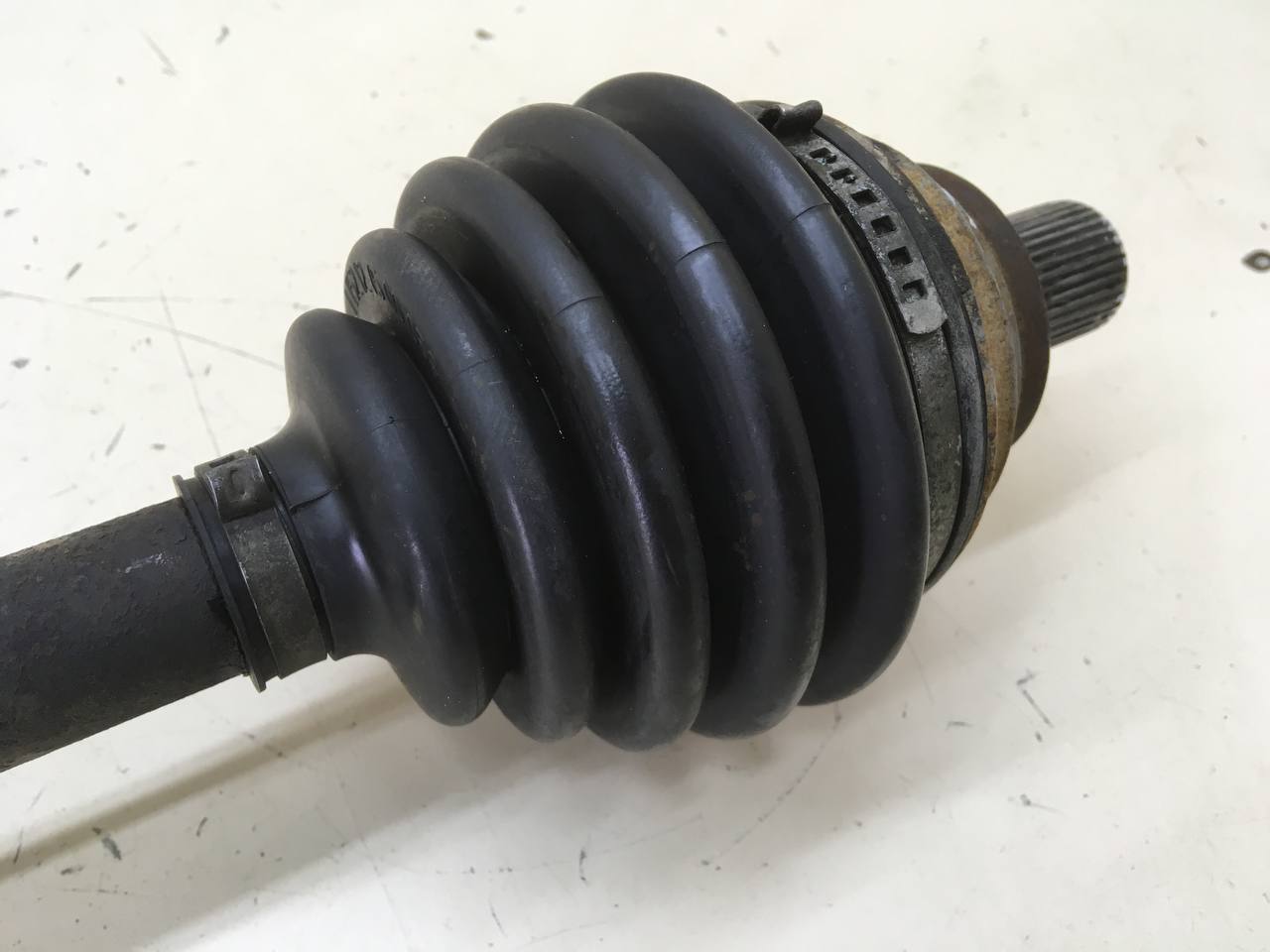 Полуось передняя левая Skoda Octavia (A5 1Z-) 2004-2013 Полуось передняя левая Skoda Octavia (A5 1Z-) 2004-2013