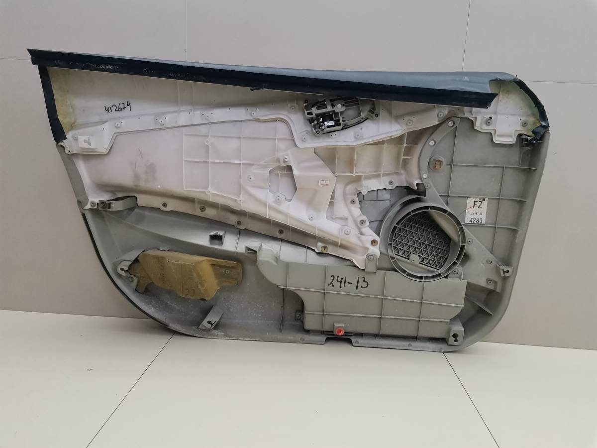 Обшивка двери передней правой Nissan Primera (P12) 2002-2007