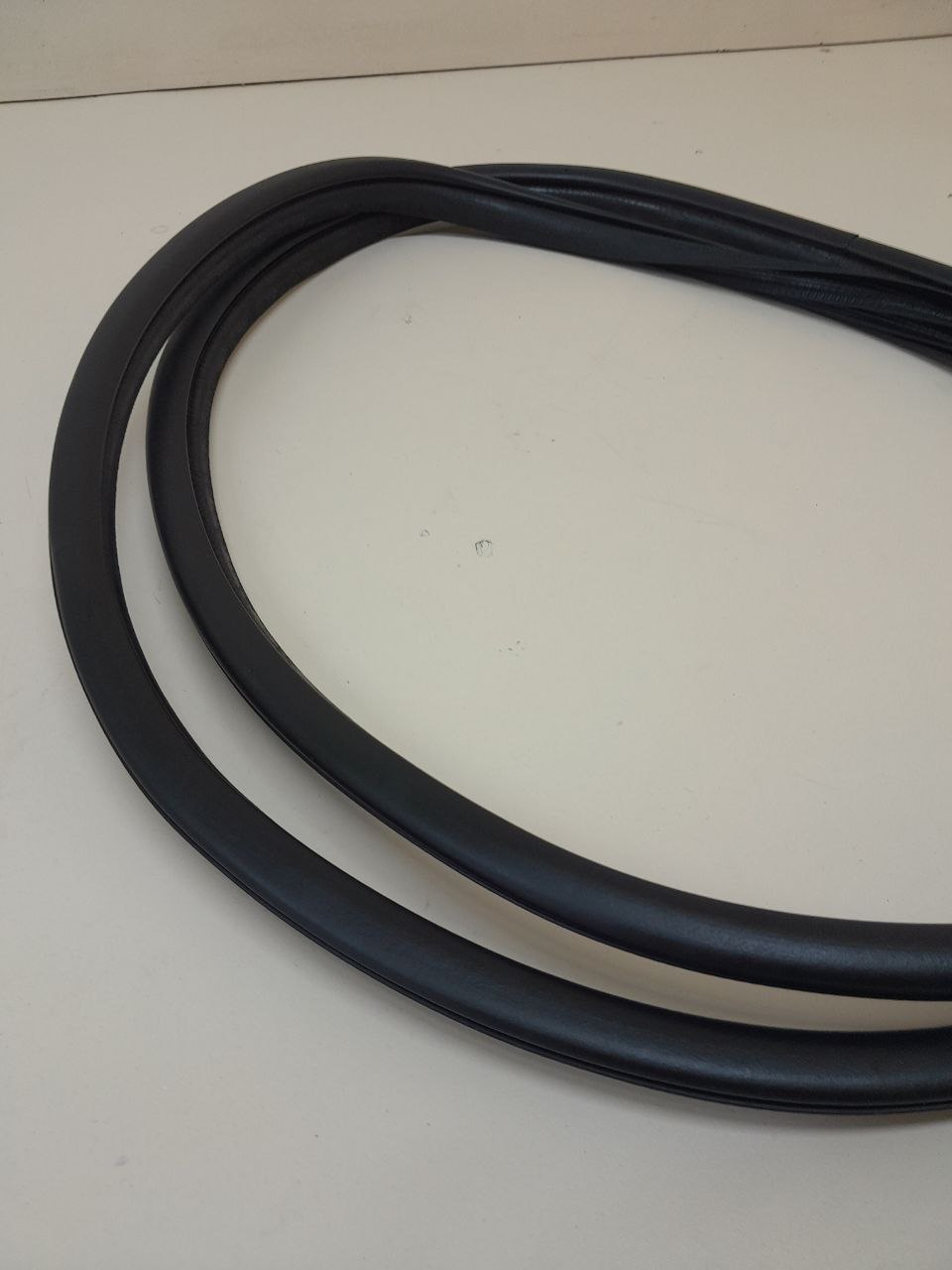 Уплотнитель проема двери задней правой Mitsubishi Outlander (GF) 2012>