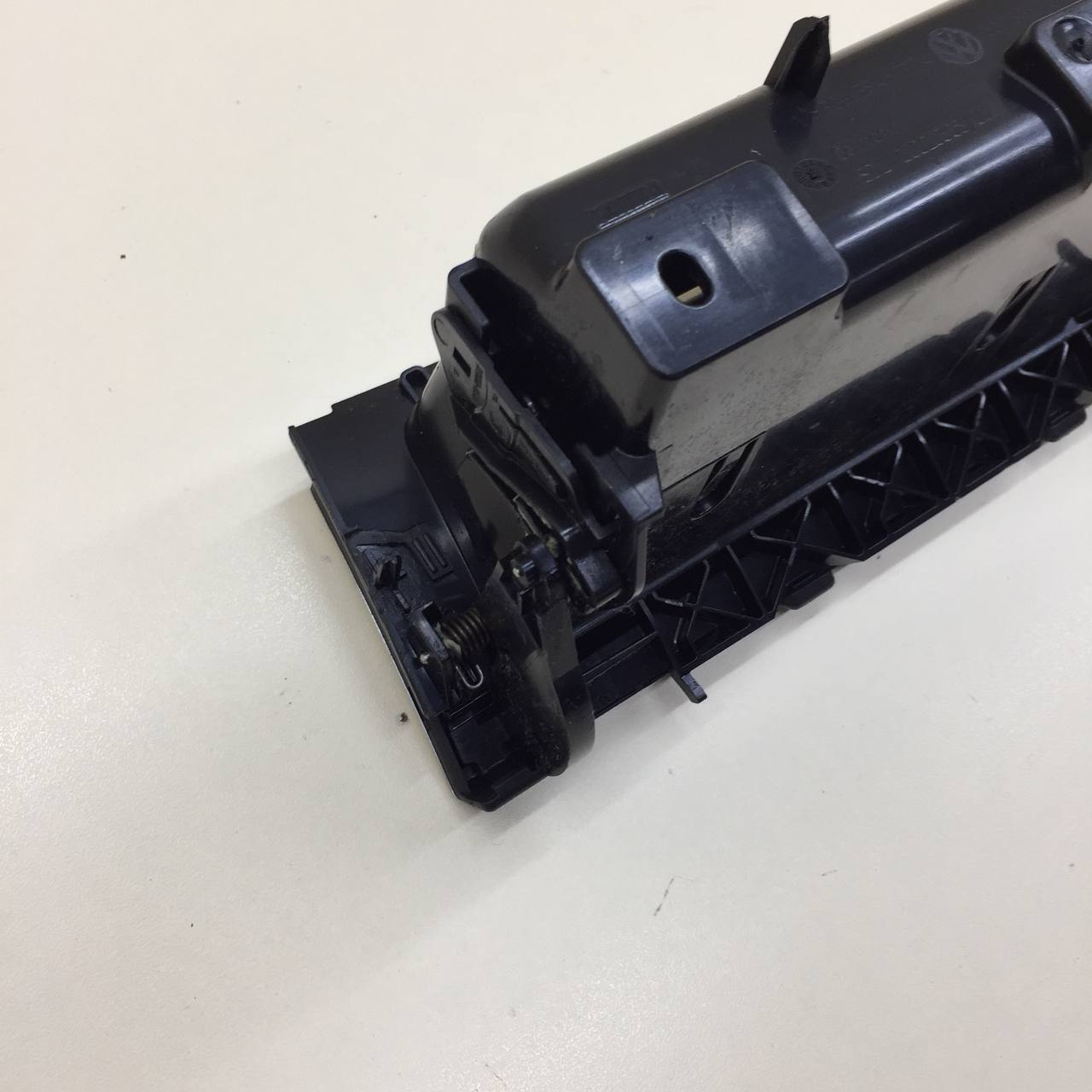 Пепельница передняя Volkswagen Passat B7 2011-2015 Пепельница передняя Volkswagen Passat B7 2011-2015