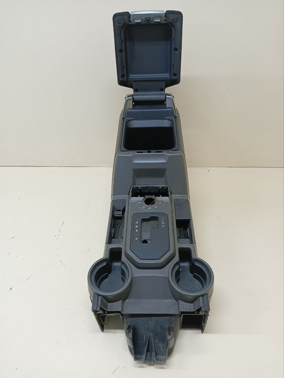 Консоль центральная Land Rover Discovery 3 2004-2009