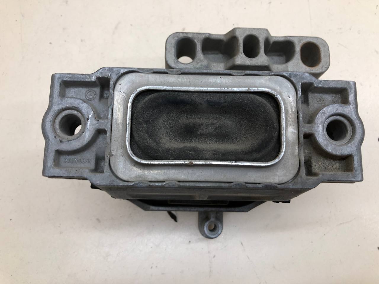 Опора двигателя правая Volkswagen Golf 5 (1K) 2003-2009 Опора двигателя правая Volkswagen Golf 5 (1K) 2003-2009