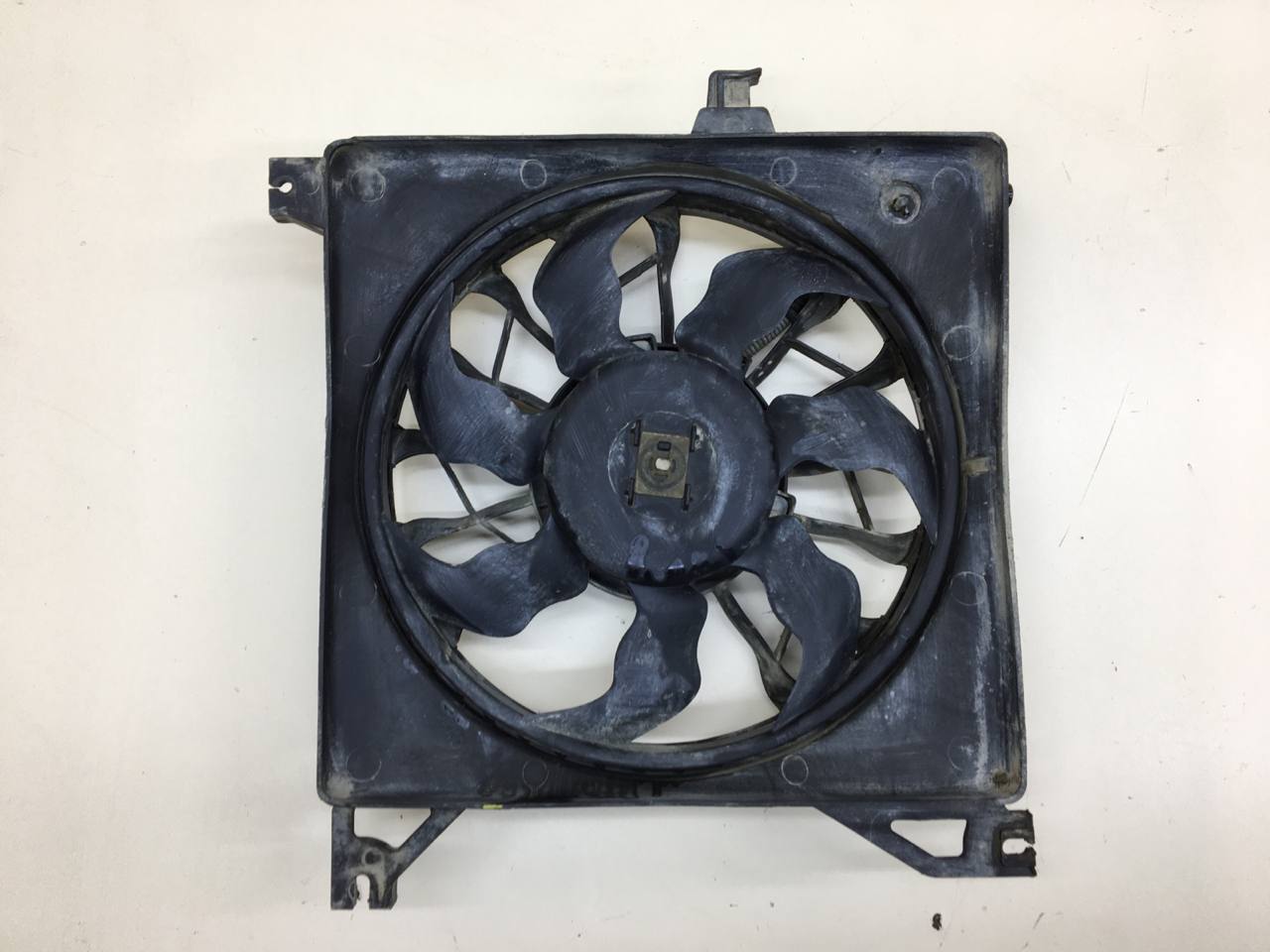 Диффузор вентилятора Lada Granta 2011>