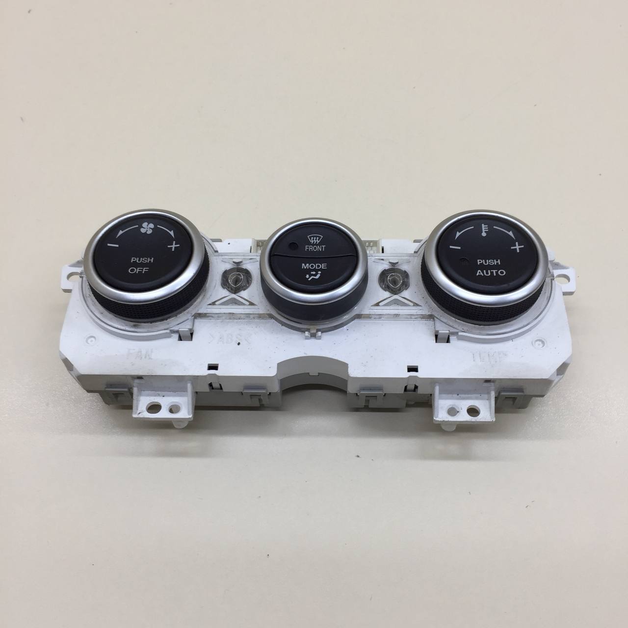 Блок управления климатической установкой Mazda Mazda 6 (GG) 2002-2007