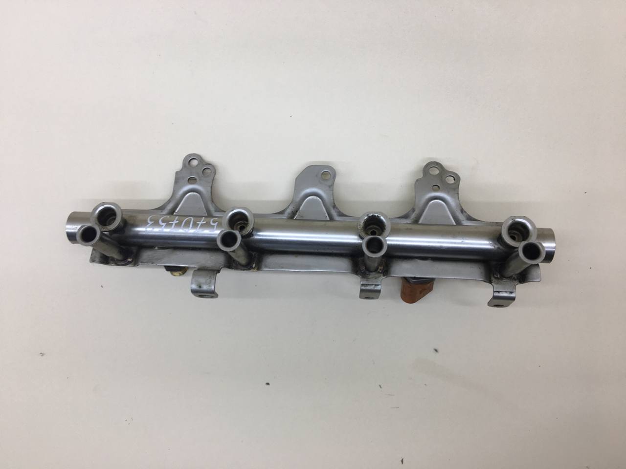 Рейка топливная (рампа) Volkswagen Passat B7 2011-2015 Рейка топливная (рампа) Volkswagen Passat B7 2011-2015