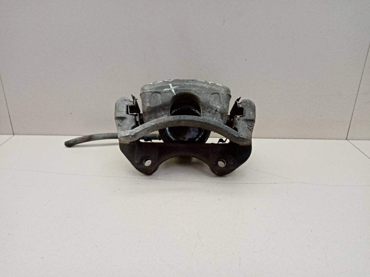 Суппорт передний правый Nissan Avenir (W10) 1990-1999 Суппорт передний правый Nissan Avenir (W10) 1990-1999