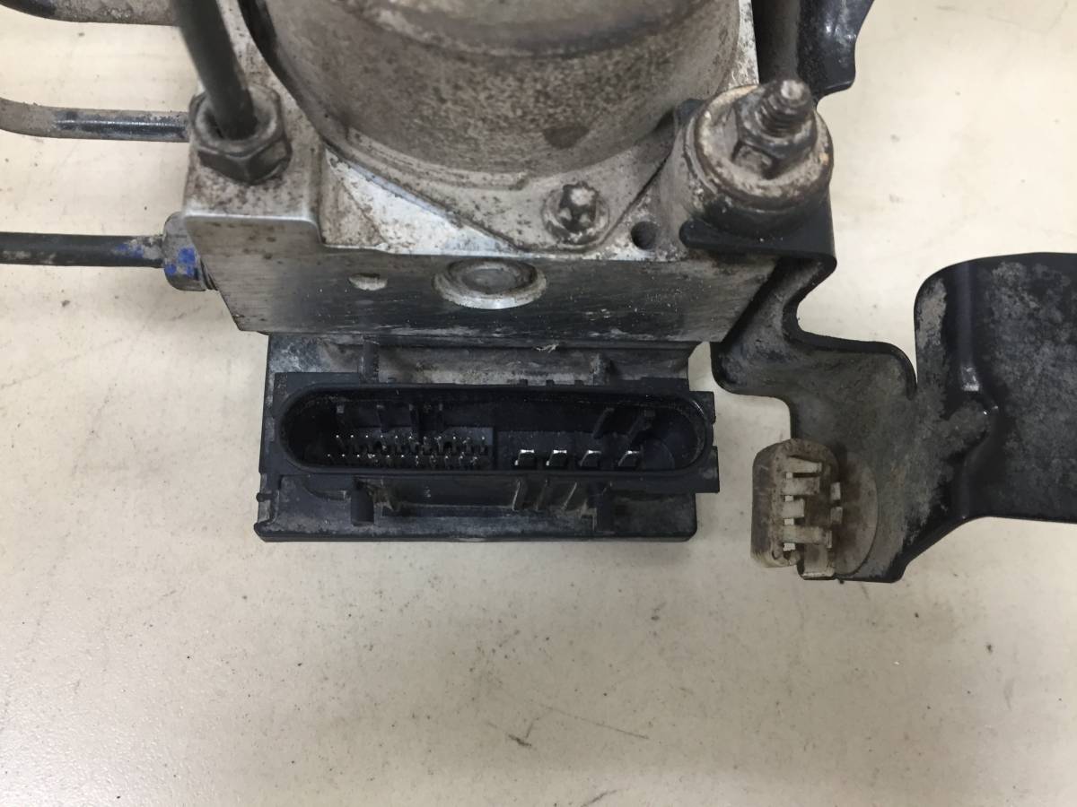 Блок ABS (насос) Nissan Almera 3 (G11, G15) 2012>