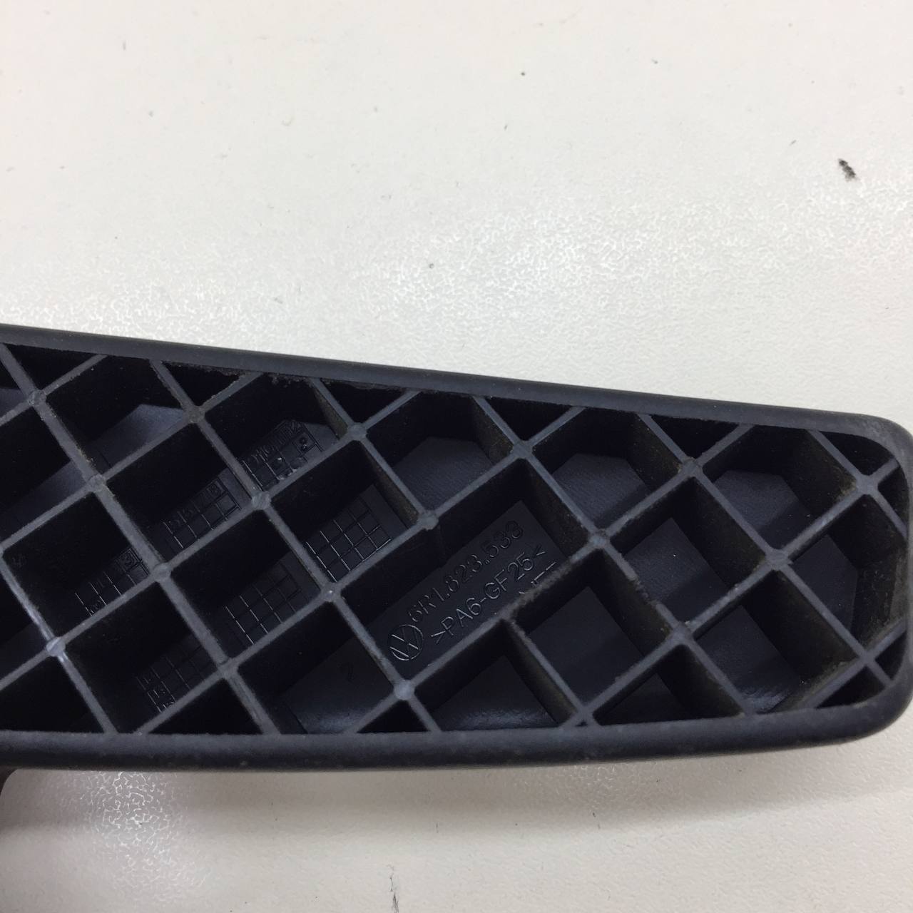 Ручка открывания капота Volkswagen Polo (MK5) 2011-2020