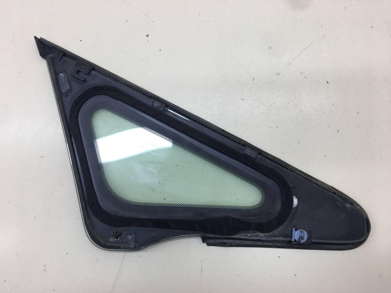 Стекло кузовное глухое левое Honda Civic 4D 2006-2012