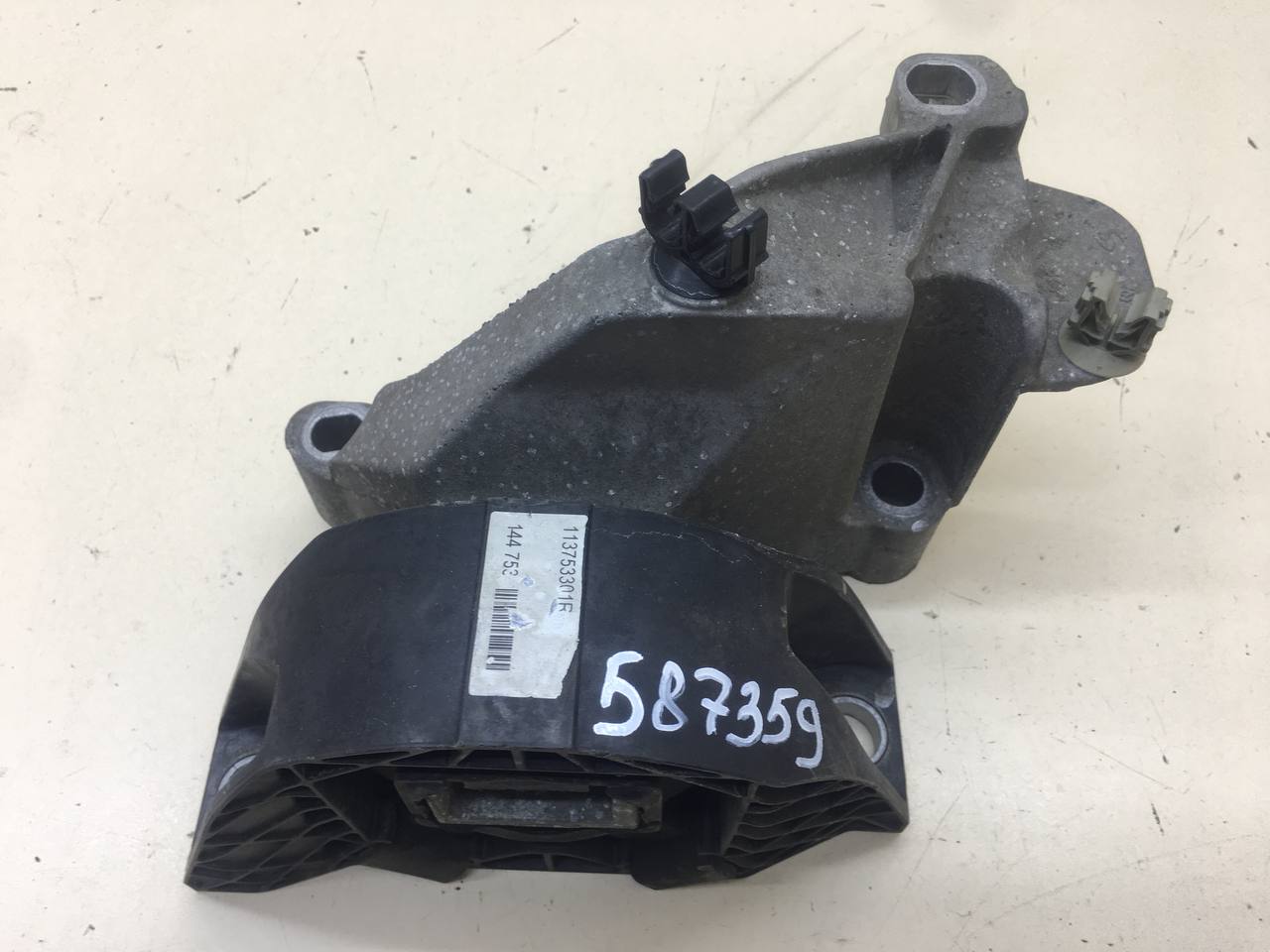 Опора двигателя правая Nissan Almera 3 (G11, G15) 2012> Опора двигателя правая Nissan Almera 3 (G11, G15) 2012>