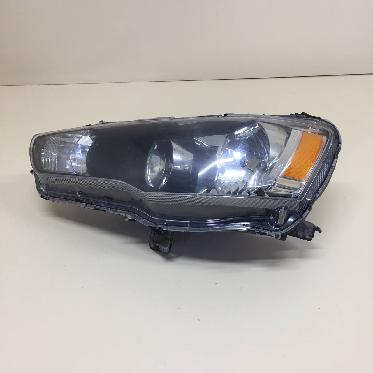 Фара левая Mitsubishi Lancer X (CX, CY) 2007> Фара левая Mitsubishi Lancer X (CX, CY) 2007>