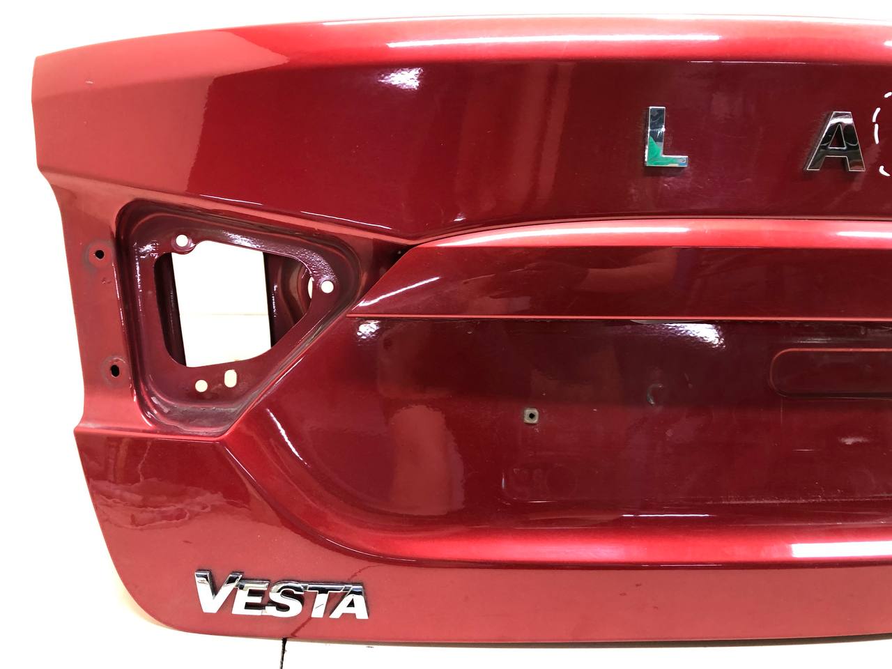 Крышка багажника Lada Vesta 2015>
