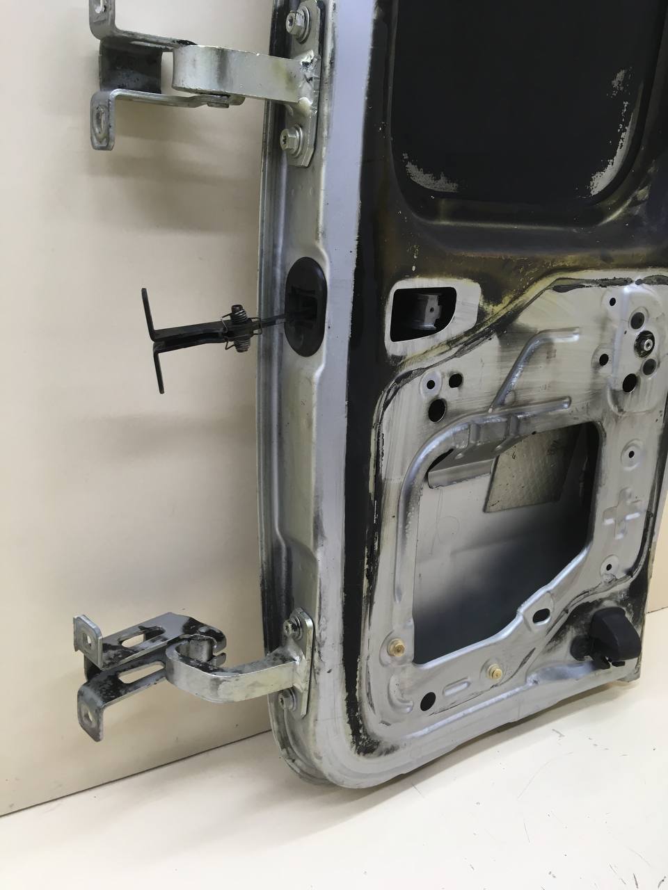 Дверь багажника со стеклом Lada Largus 2012>