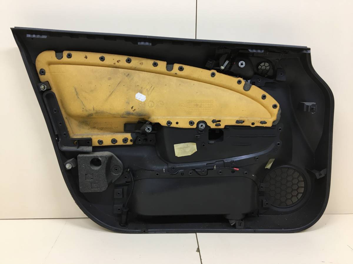 Обшивка двери передней левой Opel Corsa (D) 2006-2015